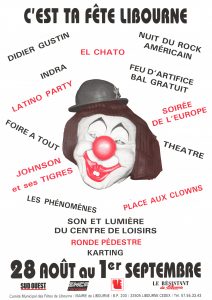 Affiche d'une tête d'un clown dans les teinte blanche, rouge et noir. Première affiche de Fest'arts.