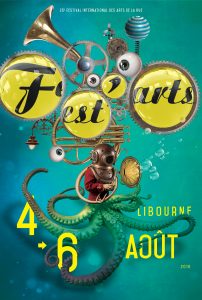 Affiche De Fest'arts 2016. FOdn bleu avec au centre une personne mi scaphandrier, mi pieuvre. Il souffle dans un cor de chasse futuriste qui supporte des bulles jaune où sont inscrits Fest'arts en noir.